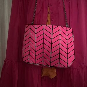 PATRIZIA LUCA Geometric Pattern Convertible Clutch w Shoulder Chain